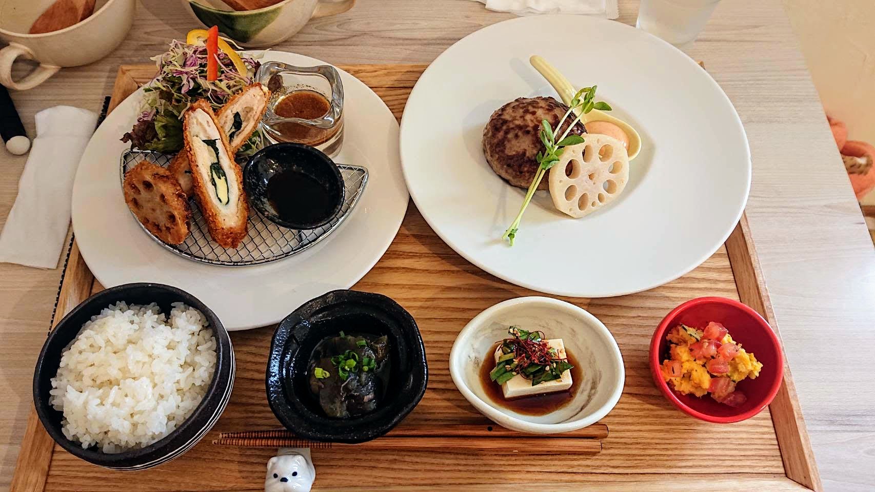 ジュワ！”と出てくる肉汁がたまらない。『ハンバーグCafe Narisuke』の 